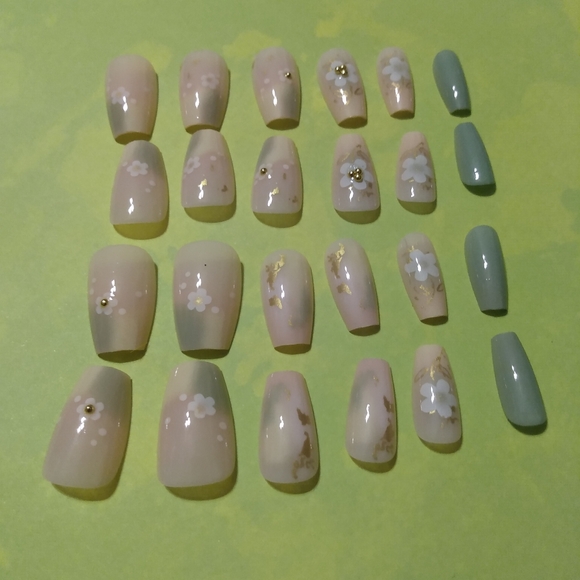 Elegant Lemon Lime Floral 24pc Fake Nails Set NIB - Picture 8 of 9